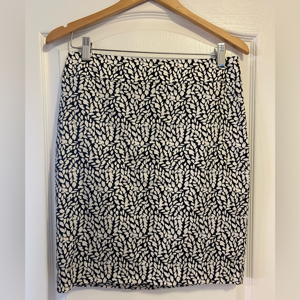 Elegant Black and White Patterned Skirt